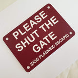 Please Shut the Gate Dog Planning Escape Sign Plaque in Burgundy with White Engraving