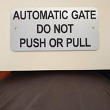 Automatic Gate Do Not Push or Pull Sign Plaque - Large