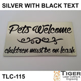 PETS WELCOME CHILDREN MUST BE ON LEASH SIGN - 15CM X 8CM / 5.91" X 3.15"